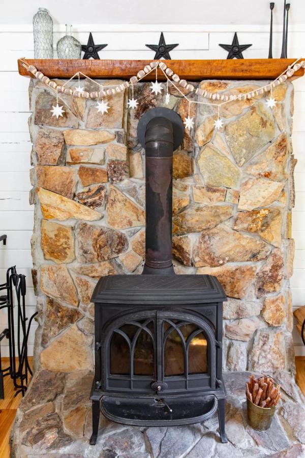 バークレー・スプリングス Hot Tub Charming & Chic Mountain Gem On Sleepy Creekヴィラ エクステリア 写真