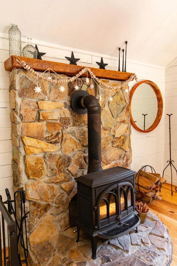 バークレー・スプリングス Hot Tub Charming & Chic Mountain Gem On Sleepy Creekヴィラ エクステリア 写真